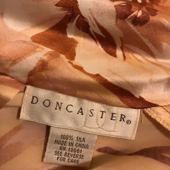 Doncaster long sleeve silk blouse, pale pink with dusty rose floral deign, size6 - Picture 7 of 8